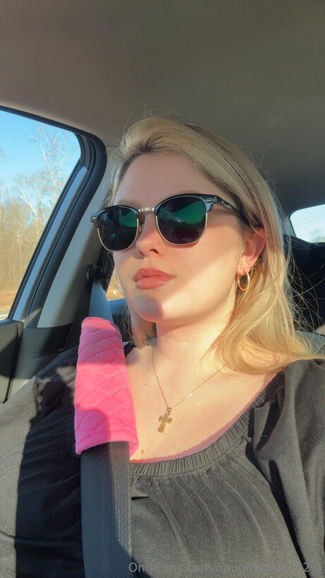 Naughtymama2 0 star art pic