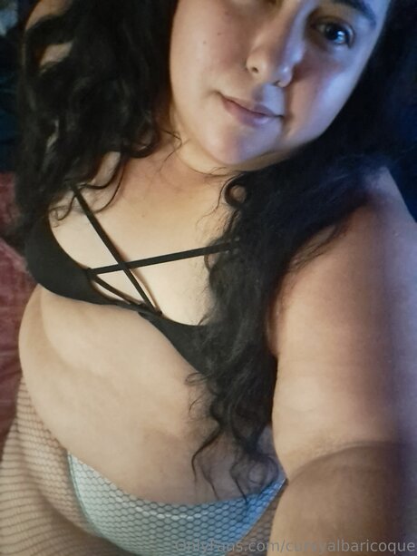 Curvyalbaricoque xxx model image