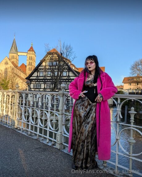 Lusy Sumire star porn archive