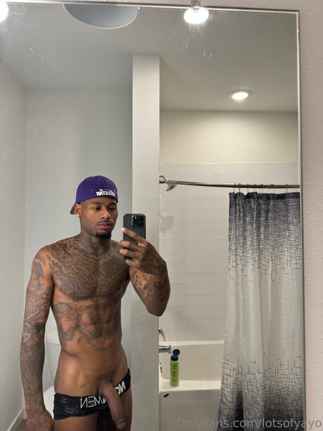 Lotsofyayo star naked photos