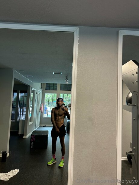 Lotsofyayo star high quality pics