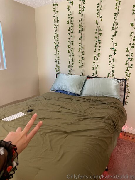 Katxxgolding sex model photo