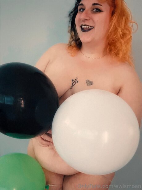 Ewismoan naked pornstar img