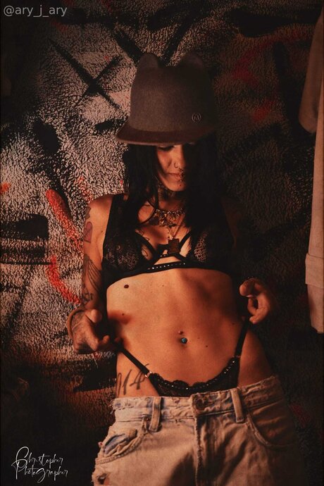 Ary J Ary free model images