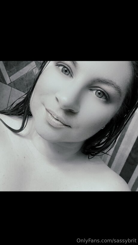 Sassybrit star exclusive pics