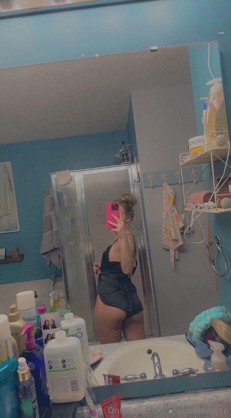 Realzoelaverne model nudes photos