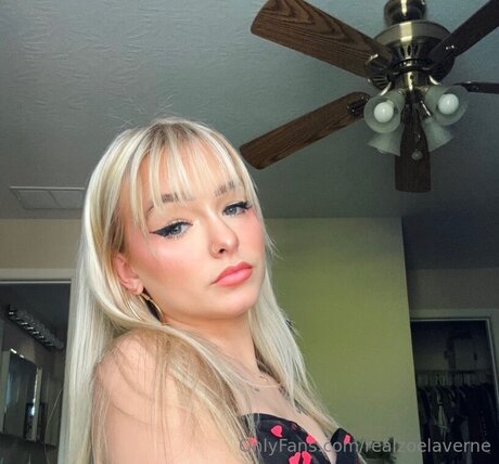 Realzoelaverne naked actress image