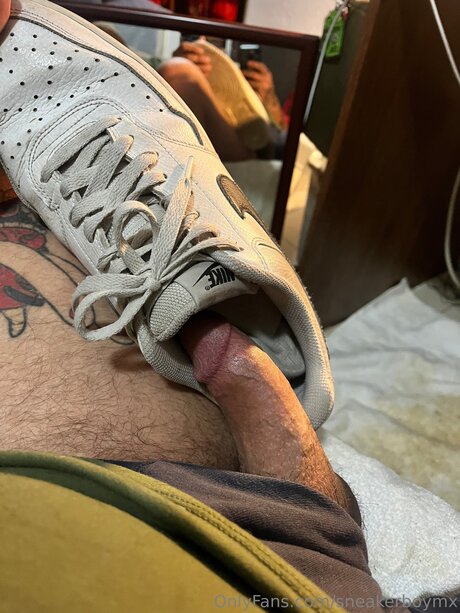 Sneakerboymx star erotic photo