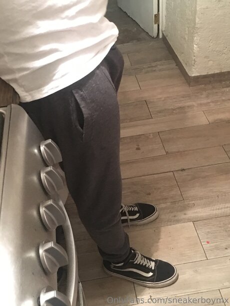 Sneakerboymx star nude pic