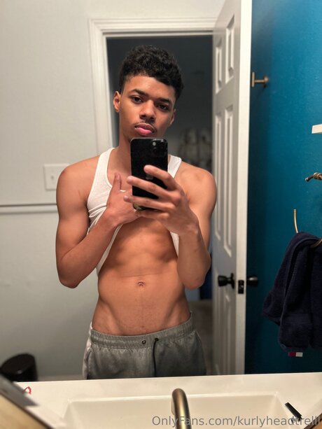 Kurlyheadtrelll star naked pic