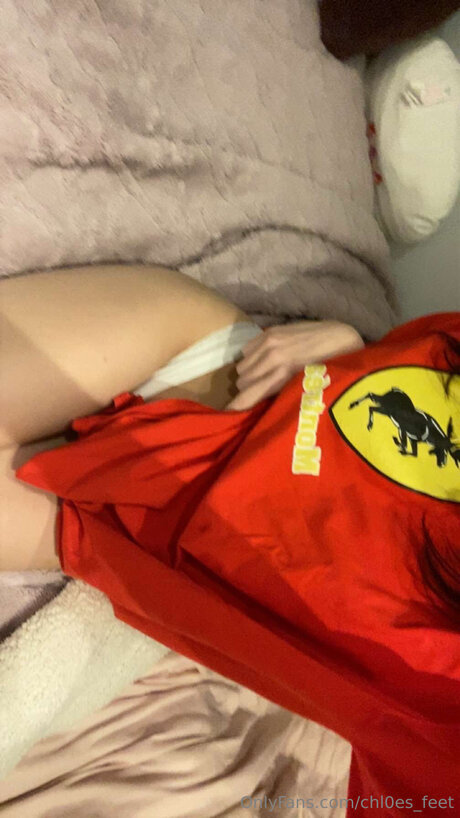 Chl0es Feet model high quality image