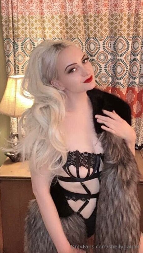 Shellygalore pornographic model picture