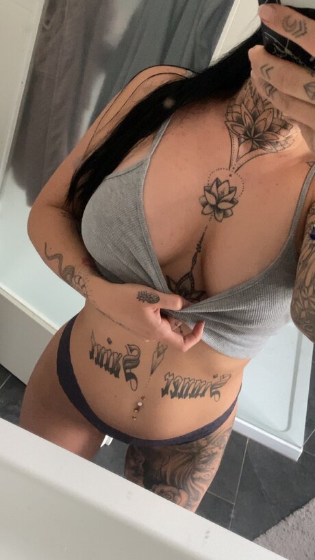 Justineblack pornstar hot images