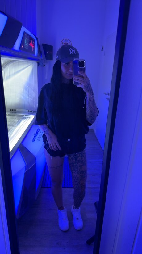 Justineblack naked actress photo