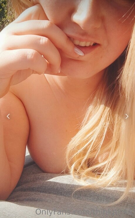 Thinkpinkk hot star photos