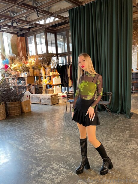 Mimiknox Official nice star pic