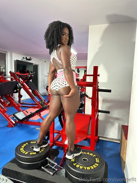 Ivonnefit model nude pics