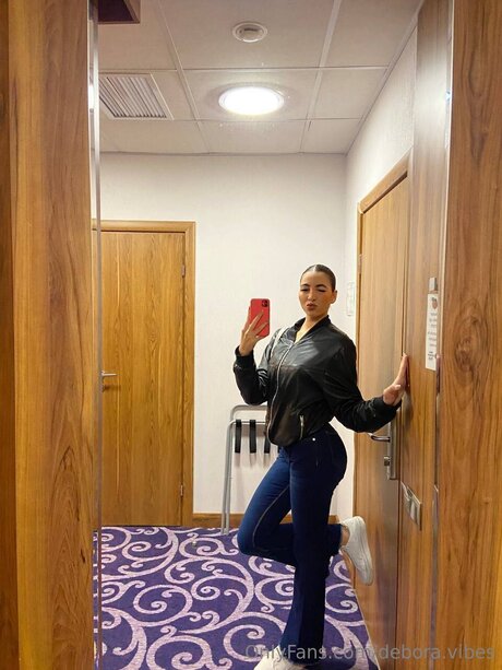 Debora Vibes star perfect image