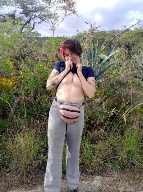 Froggyinthebox model nude pic