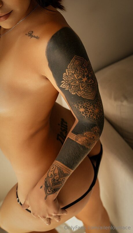 Ailenlovelace model art galleries