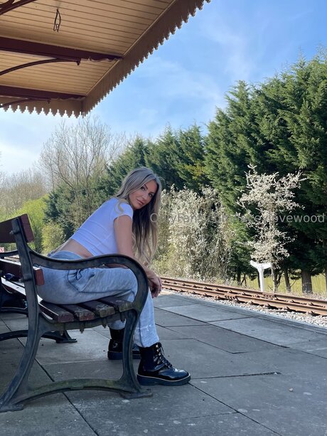 Laceylovewood model exclusive pic