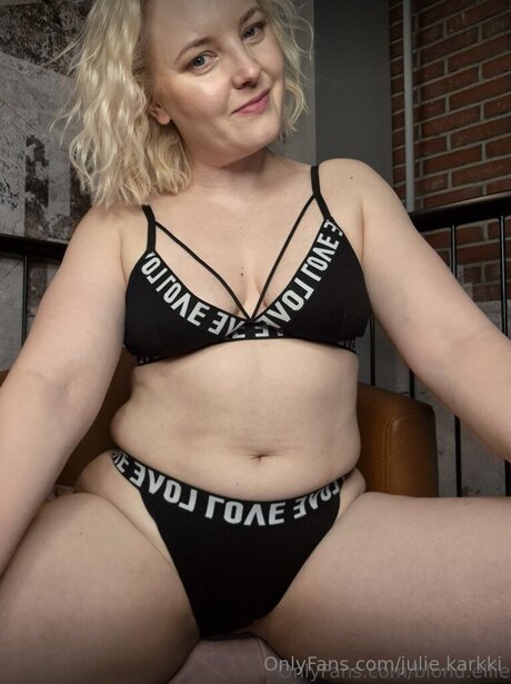 blonde babe onlyfans porn gallery