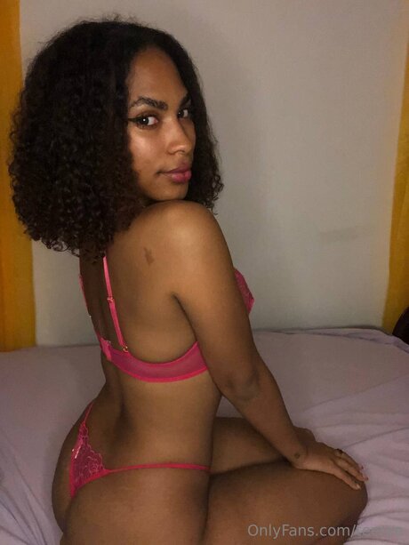 Teerae model erotic picture