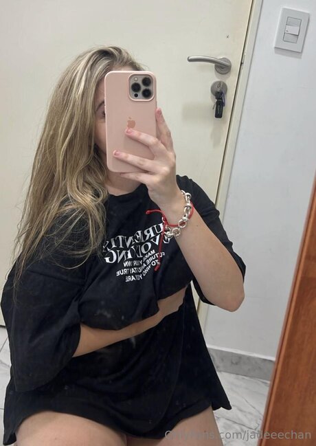 Jadeeechan porn star photo