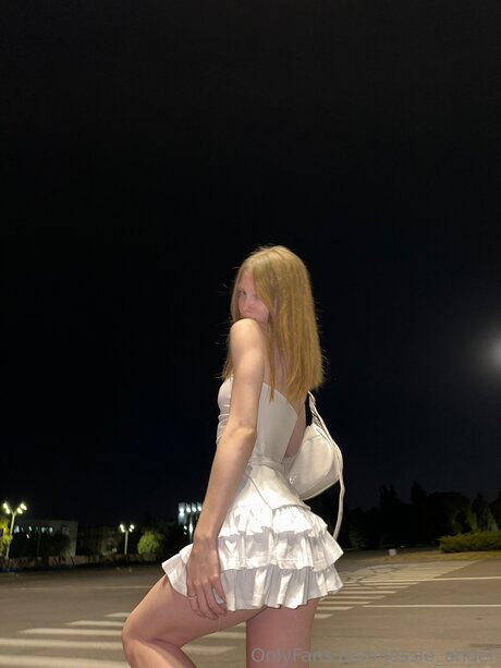 Jessie Angell pretty model photo