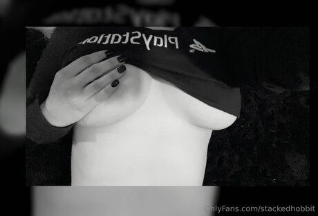 Stackedhobbit model naked photos