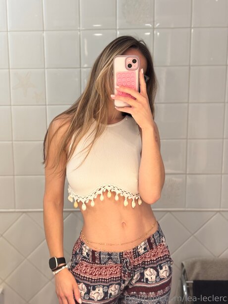 Lea Leclerc model perfect pictures