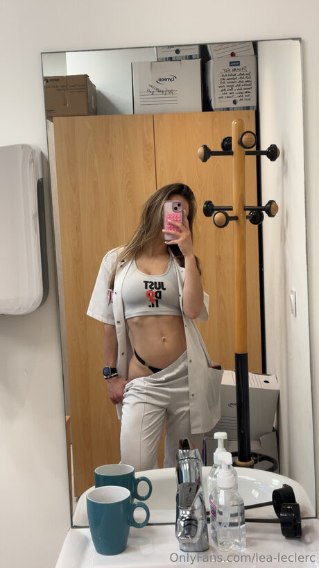 Lea Leclerc pretty actress pic