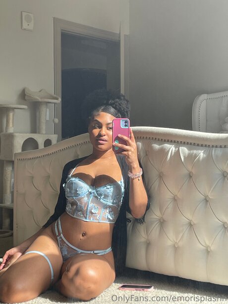 Emorisplashh naked actress image