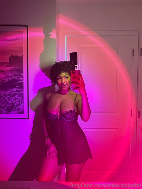 Emorisplashh model porn gallery