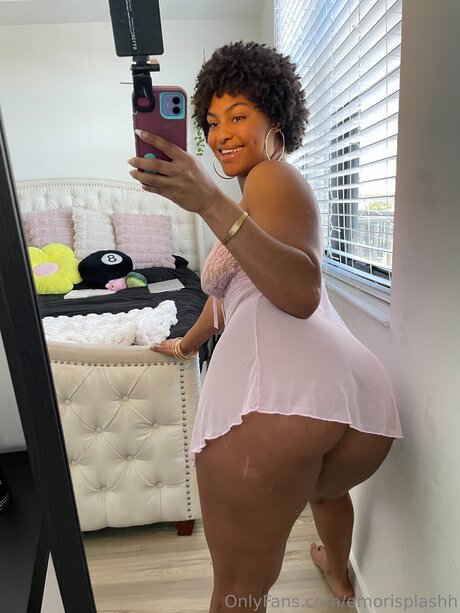 Emorisplashh star beautiful pic