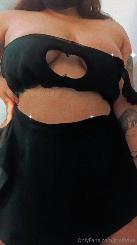 Mel0dya sexy model image