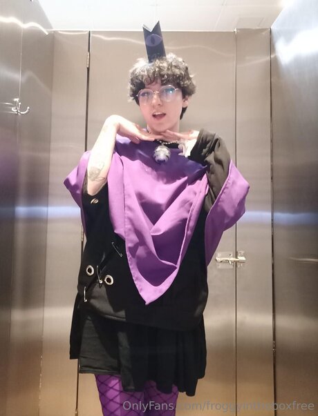 Froggyintheboxfree adult model photos