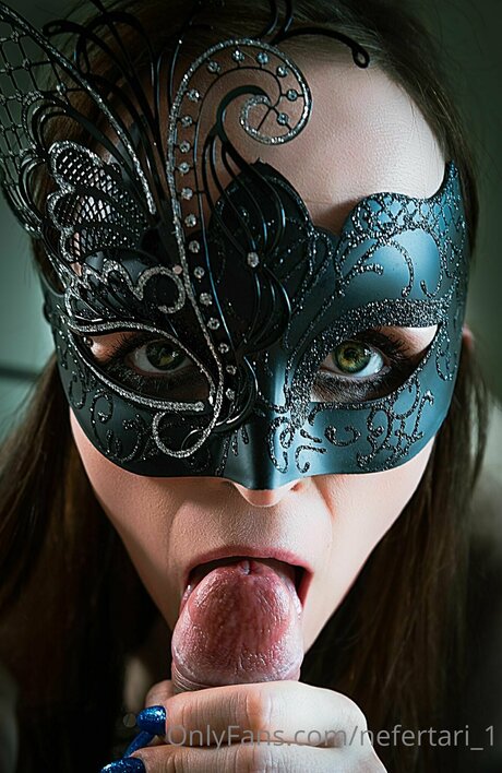 Nefertari 1 naked actress photo