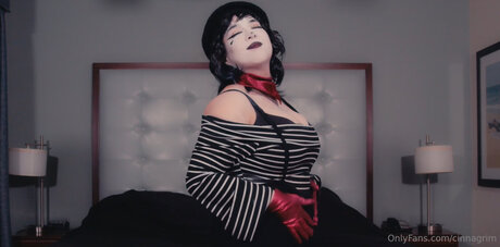 Cinnagrim erotic model pic