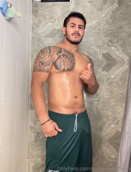 Geronimorufinoo naked star image