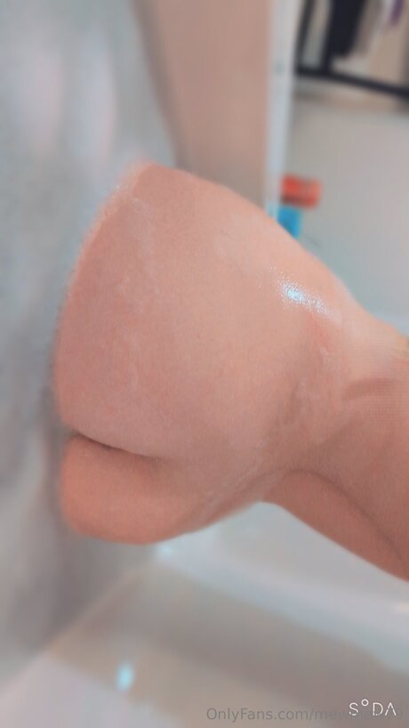 Mewmew79 model photos