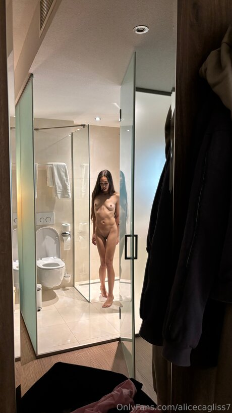 Alicecagliss7 xxx model pictures