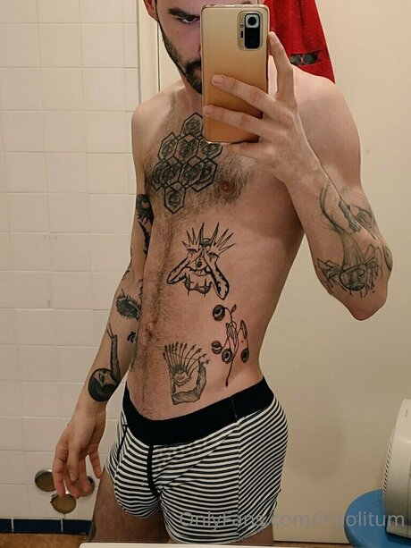 Insolitum star adult photo