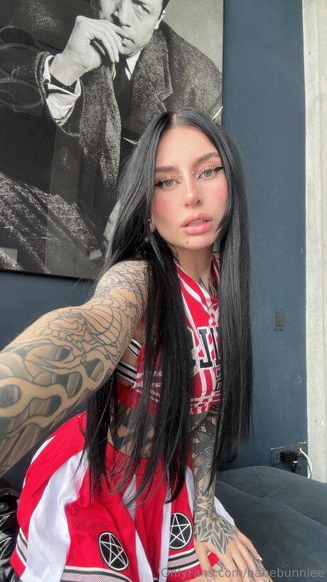 Babebunniee nude model img