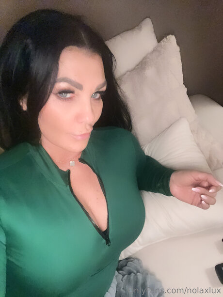 Nolaxlux model naked gallery