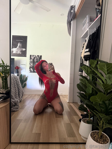 Taragracex adult model images