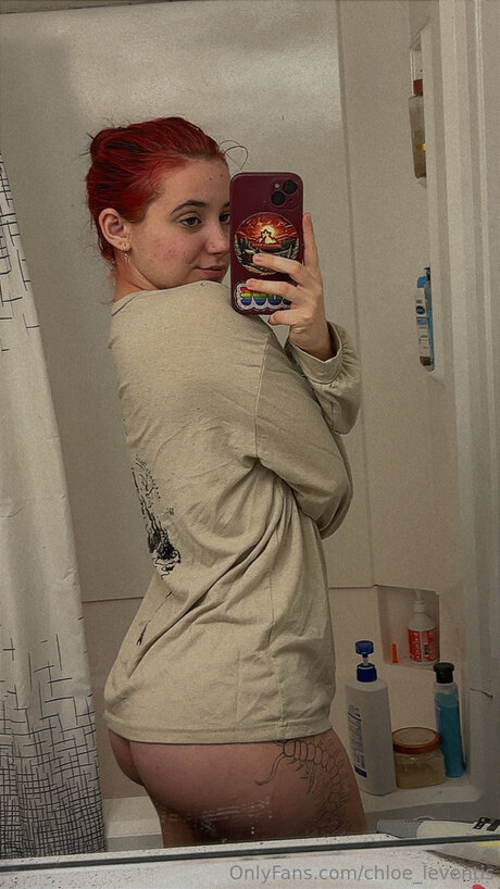 Red W star nudes galleries