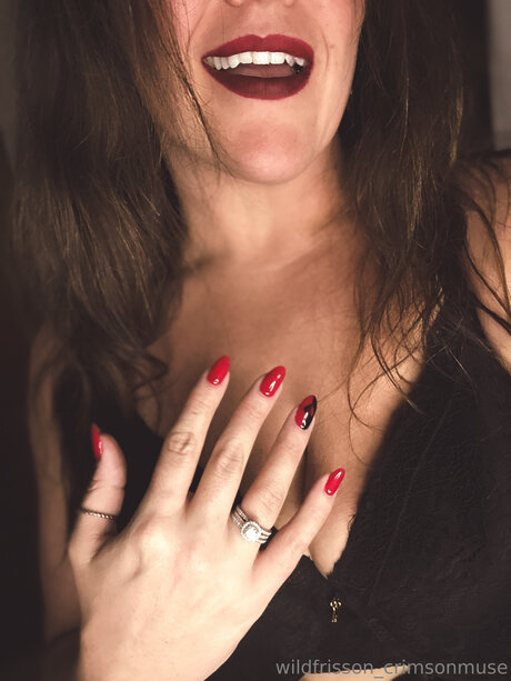 Crimsonmusewildfrisson star erotic photos