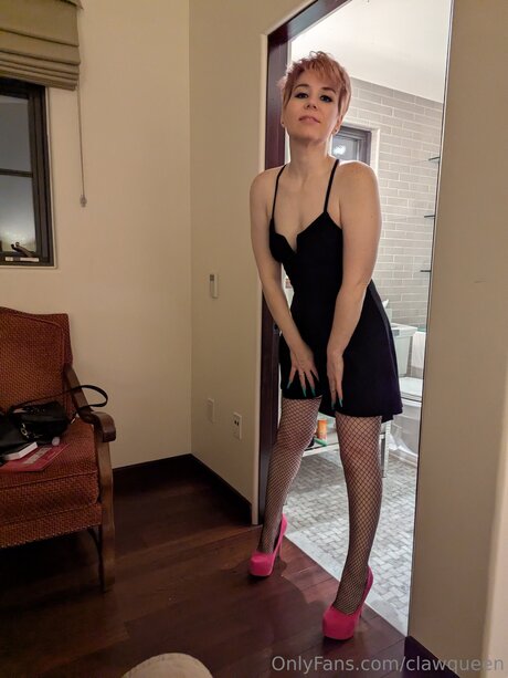 Clawqueen nude model photos