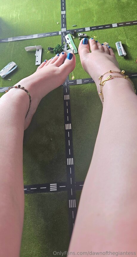Dawnofthegiantess nice model pictures